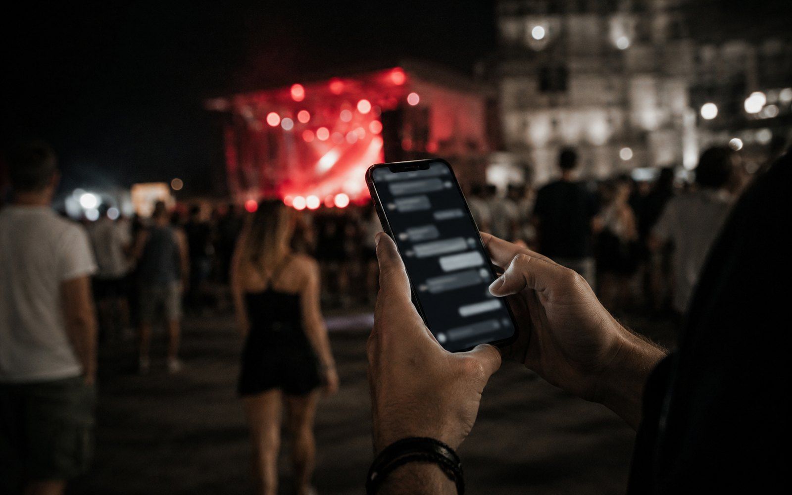 Asistente de WhatsApp con IA respondiendo dudas de los asistentes al Reggaeton Millennial Fest